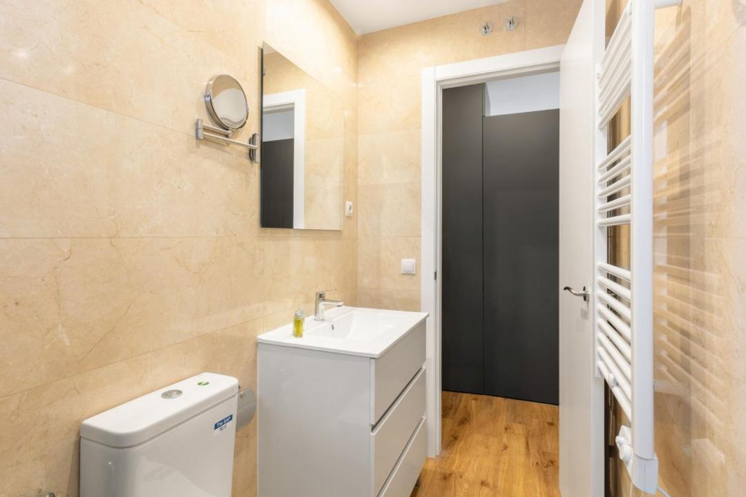 1 Bedroom 1 Bathroom Furnished - Chueca - Modern Functional - Mintystay Madrid Exterior foto