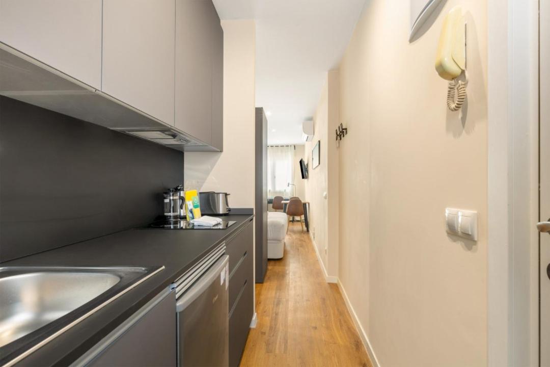 1 Bedroom 1 Bathroom Furnished - Chueca - Modern Functional - Mintystay Madrid Exterior foto